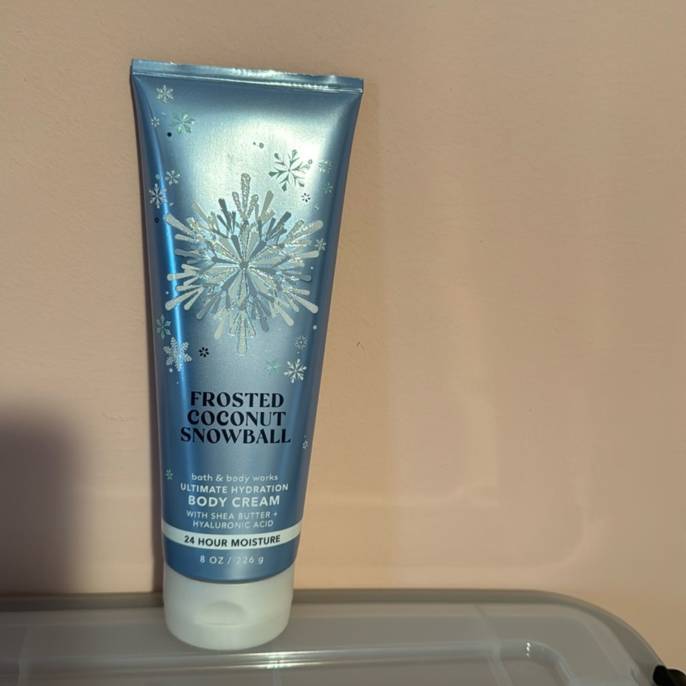 Bath and Body Works Frosted Coconut Snowball Body Cream NEW!!!